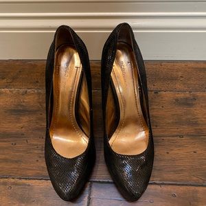 Bcbg black pumps
